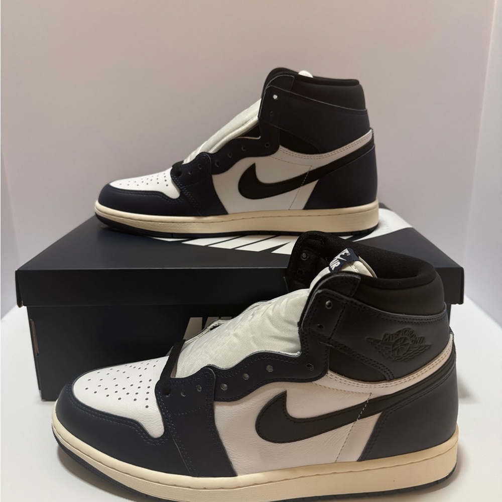 Air Jordan 1 midnight navy retro og size 11
New with box never worn